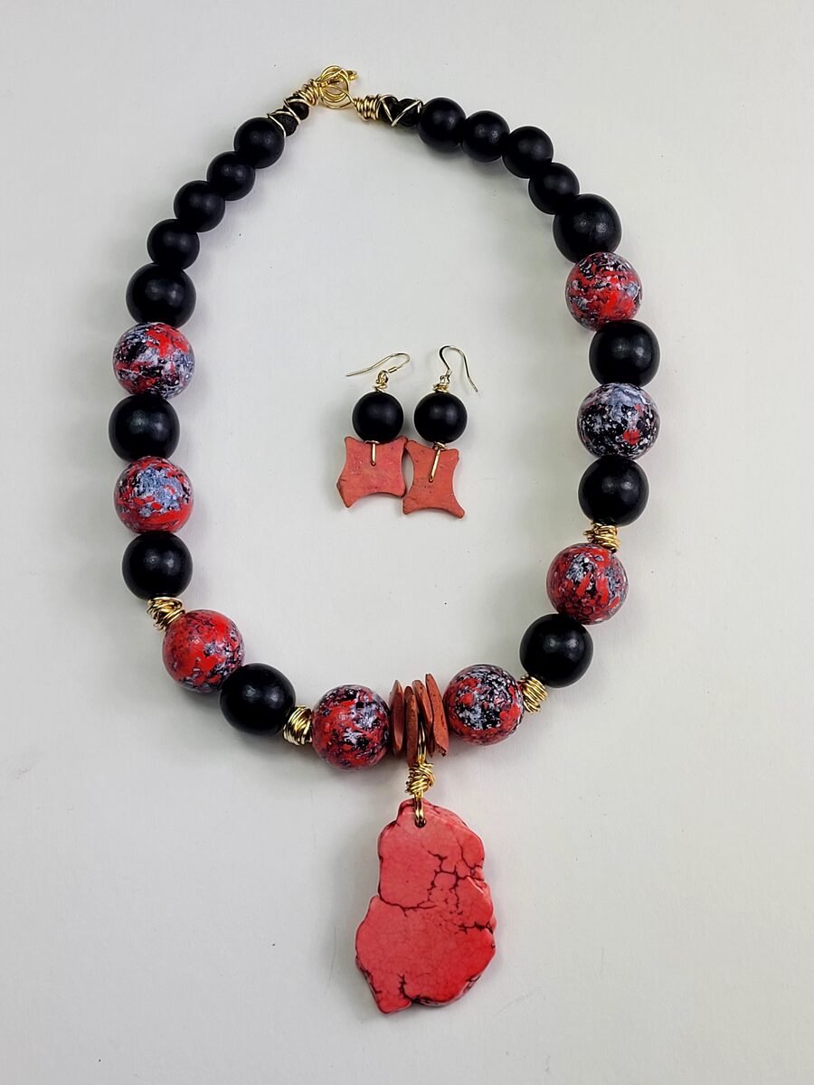 Black and red splatter-pattern beaded necklace set.